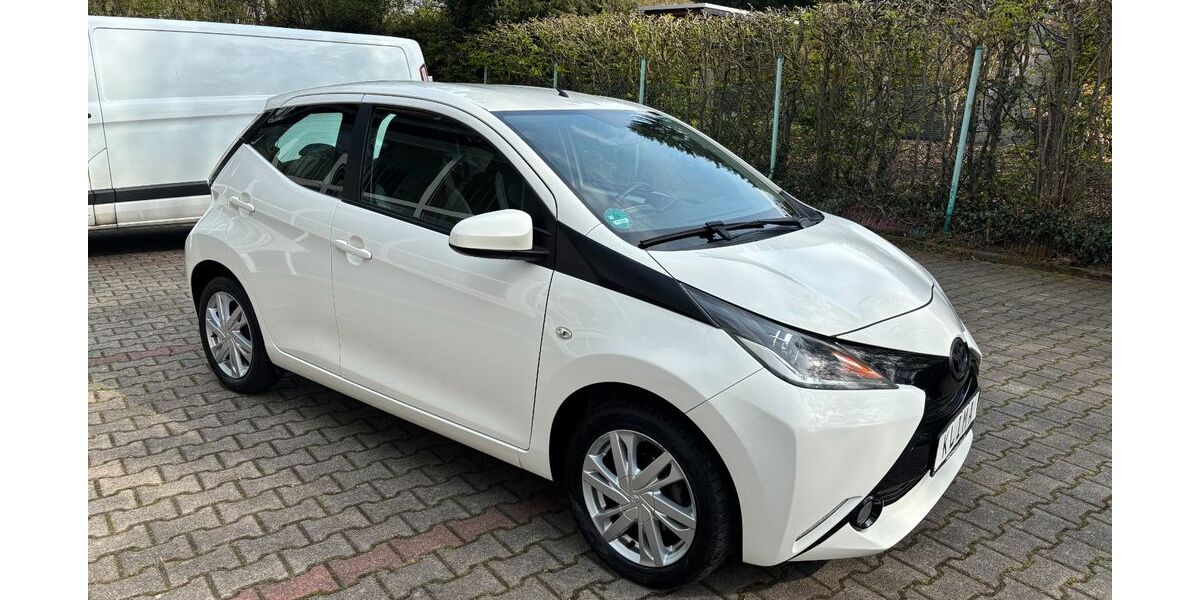 Toyota Aygo (X) 57.000 km 7.500 &euro; Dortmund 44265
