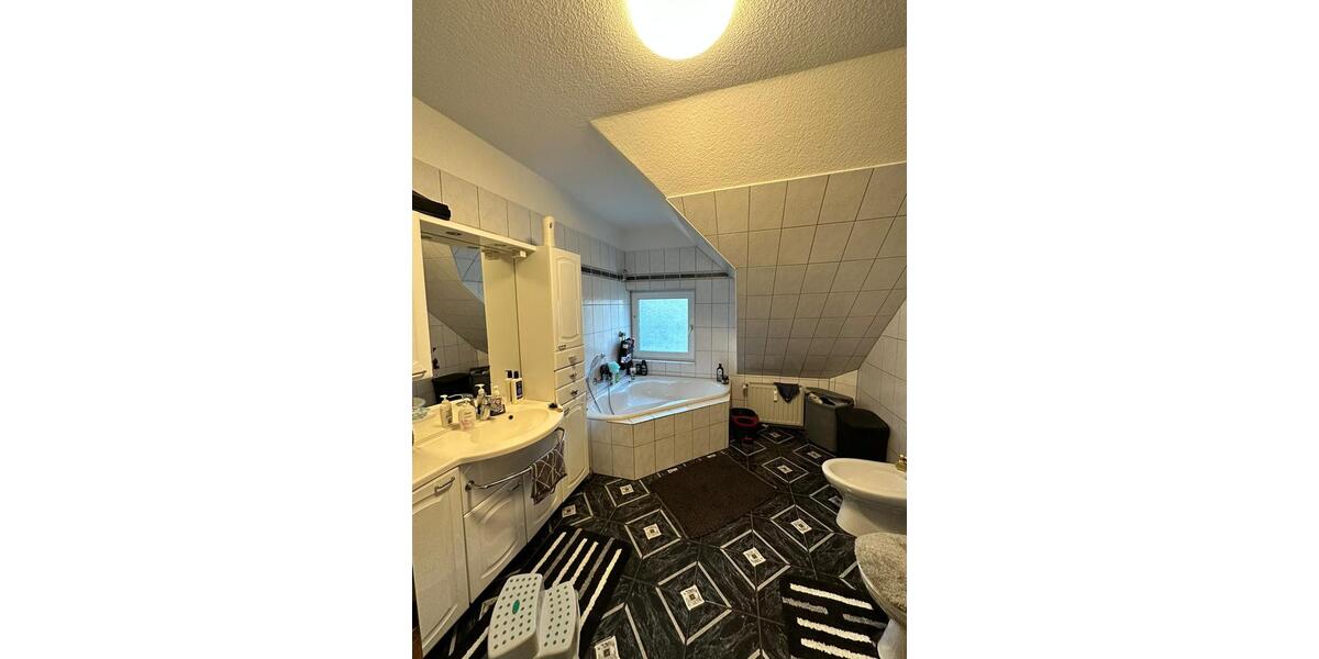 Dachgeschoßwohnung Halver - 4.5 Zimmer, 100 m&sup2;, 850&euro; | Angebot:27545449