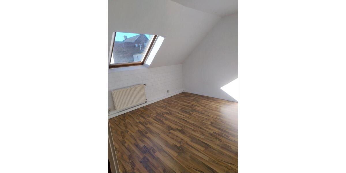 Dachgeschoßwohnung Bochum Höntrop - 3.5 Zimmer, 90 m&sup2;, 700&euro; | Angebot:25938709