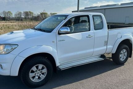 Toyota Hilux 99.000 km 13.990 &euro; Dortmund 44267