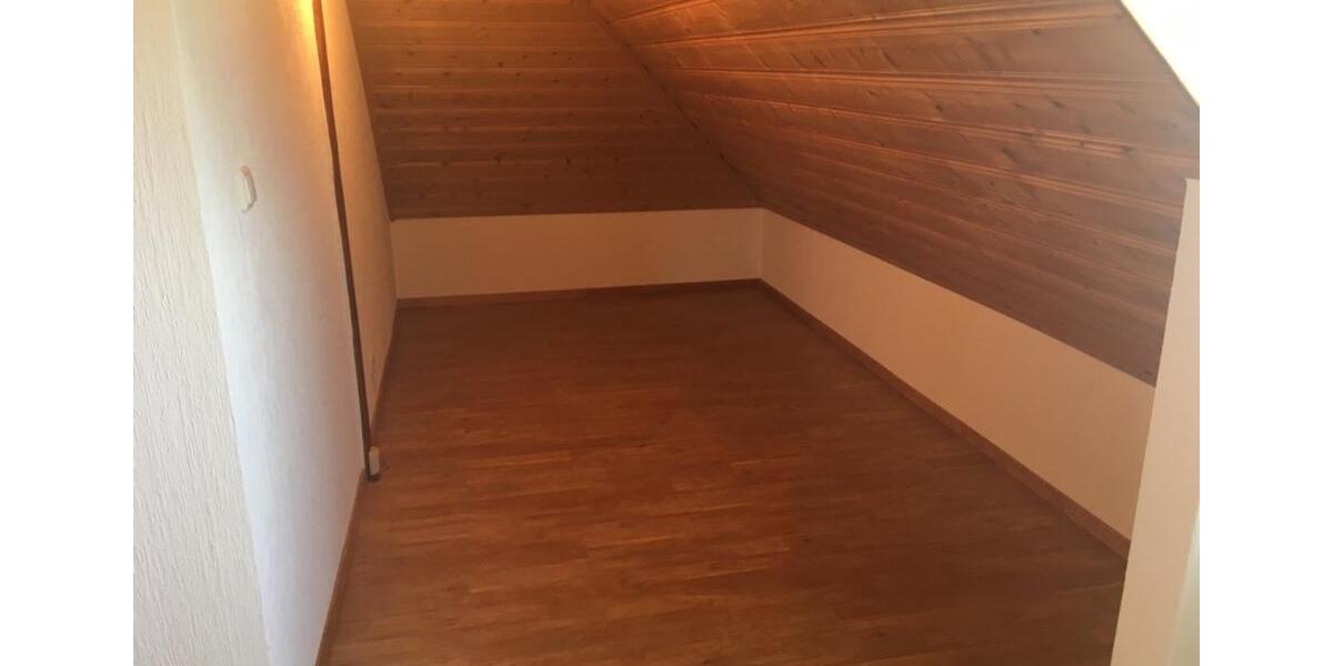 Dachgeschoßwohnung Iserlohn Sümmern - 2.5 Zimmer, 57 m&sup2;, 390&euro; | Angebot:25843820