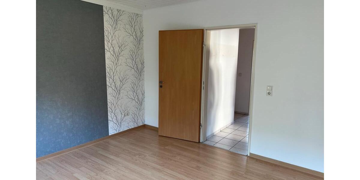 Dachgeschoßwohnung Ennepetal - 2.5 Zimmer, 100 m&sup2;, 900&euro; | Angebot:25903473