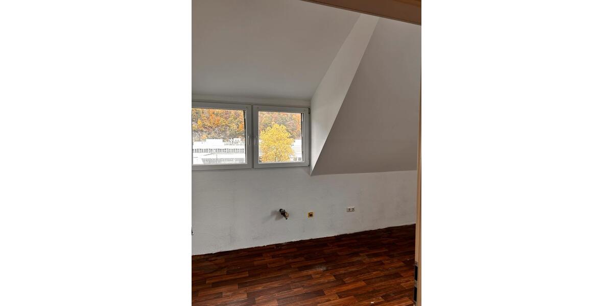 Dachgeschoßwohnung Werdohl - 5 Zimmer, 100 m&sup2;, 650&euro; | Angebot:27609104