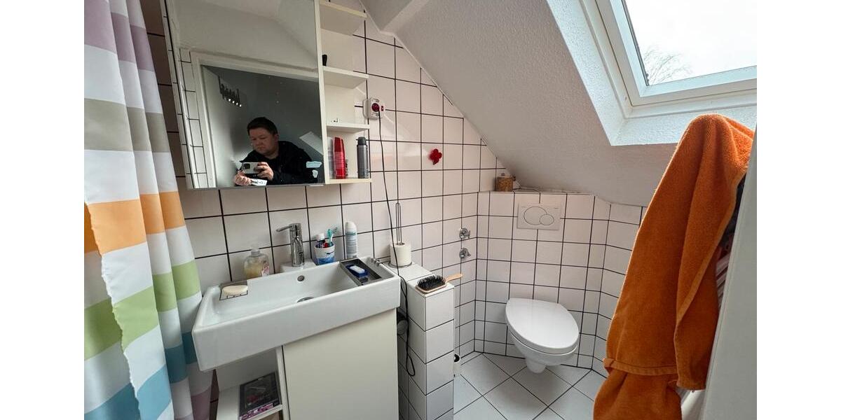 Dachgeschoßwohnung Bochum Altenbochum - 1 Zimmer, 25 m&sup2;, 300&euro; | Angebot:26023948