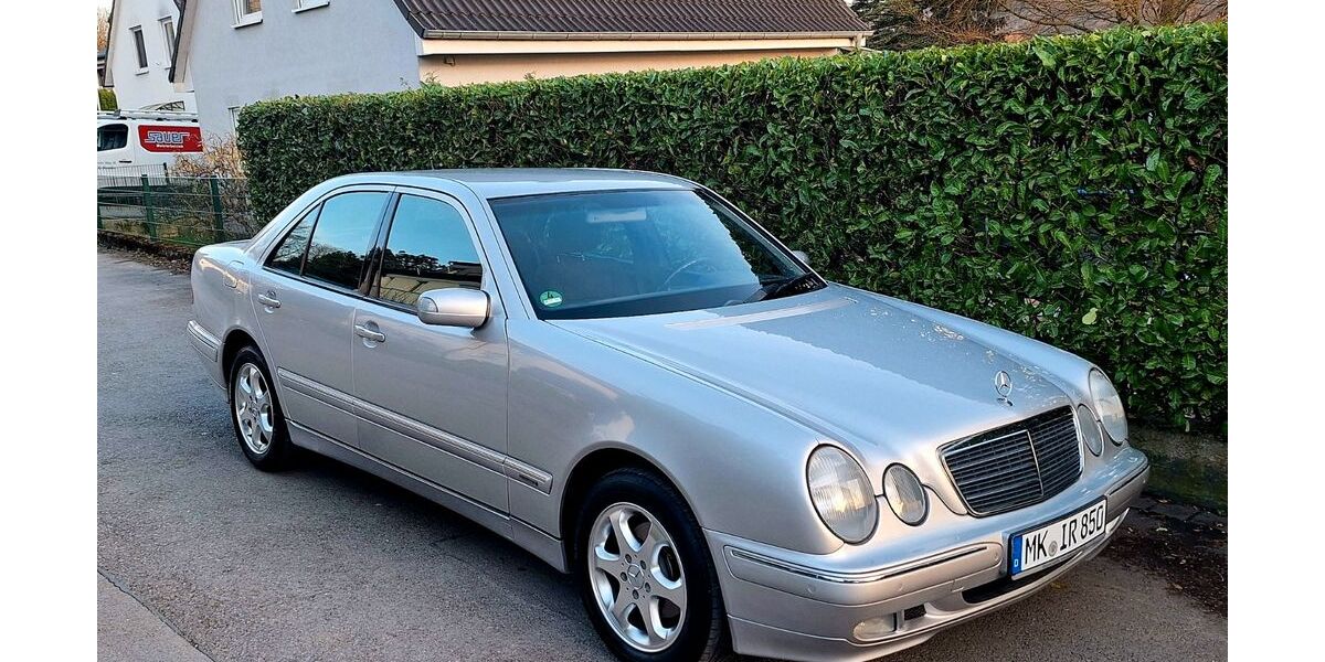 Mercedes-Benz 220 182.000 km 5.950 &euro; Hemer 58675