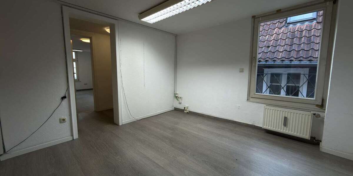 Großes Büro- und Praxisfläche in Hattingens Altstadt mit IT-Raum, LAN, Seminarraum und Gartennutzung - Gewerbeobjekt Hattingen Baak | Angebot:24705235