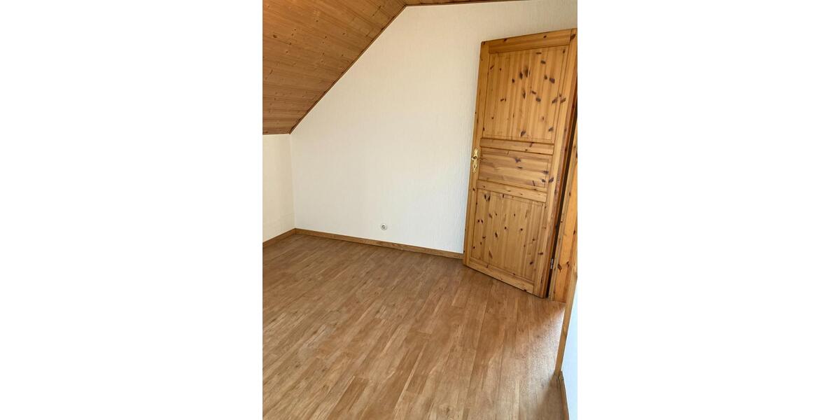 Dachgeschoßwohnung Iserlohn Sümmern - 2.5 Zimmer, 57 m&sup2;, 390&euro; | Angebot:25843820
