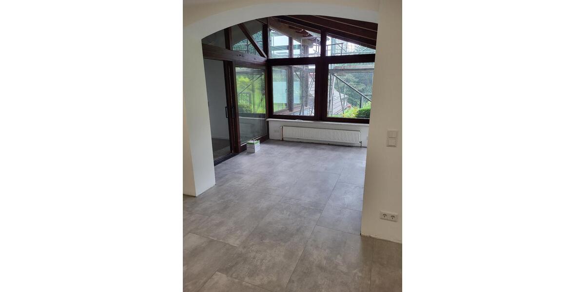 Hochparterre Ennepetal - 8 Zimmer, 169 m&sup2;, 1.450&euro; | Angebot:27621139