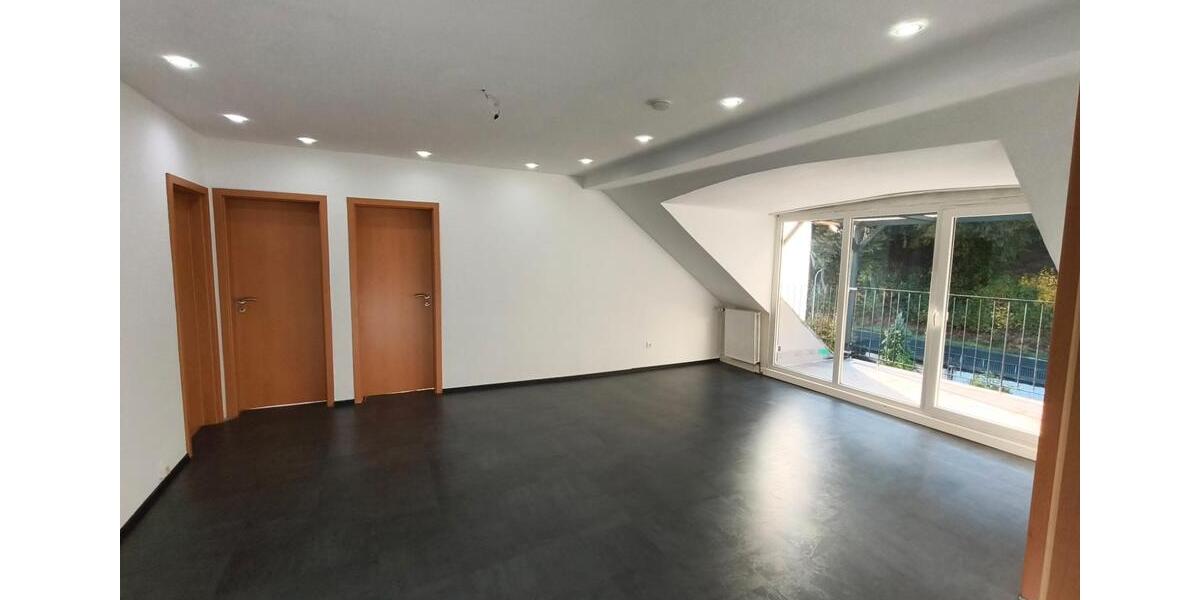 Dachgeschoßwohnung Werdohl - 5 Zimmer, 122 m&sup2;, 793&euro; | Angebot:27613477