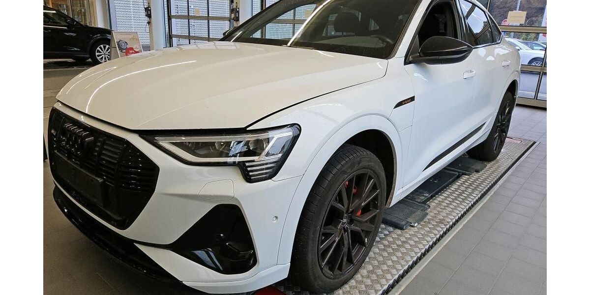 Audi e-tron 26.690 km 30.475 &euro; Hagen 58091