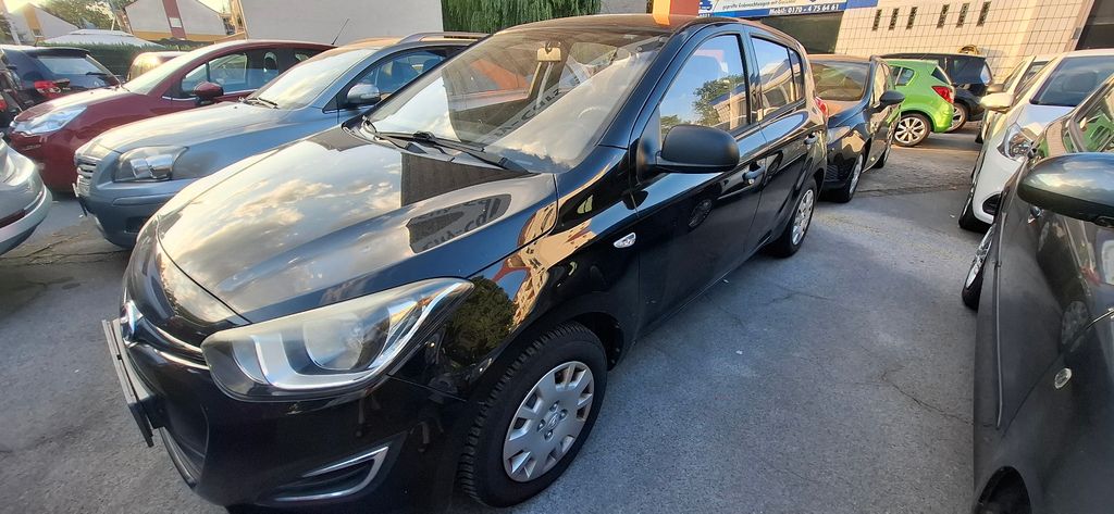 Hyundai i20 76.000 km 3.990 &euro; Dortmund 44339