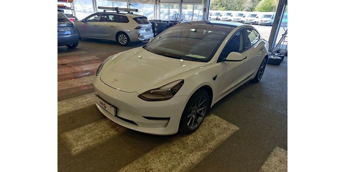 Tesla Model 3 122.796 km 26.300 &euro; Datteln 45711