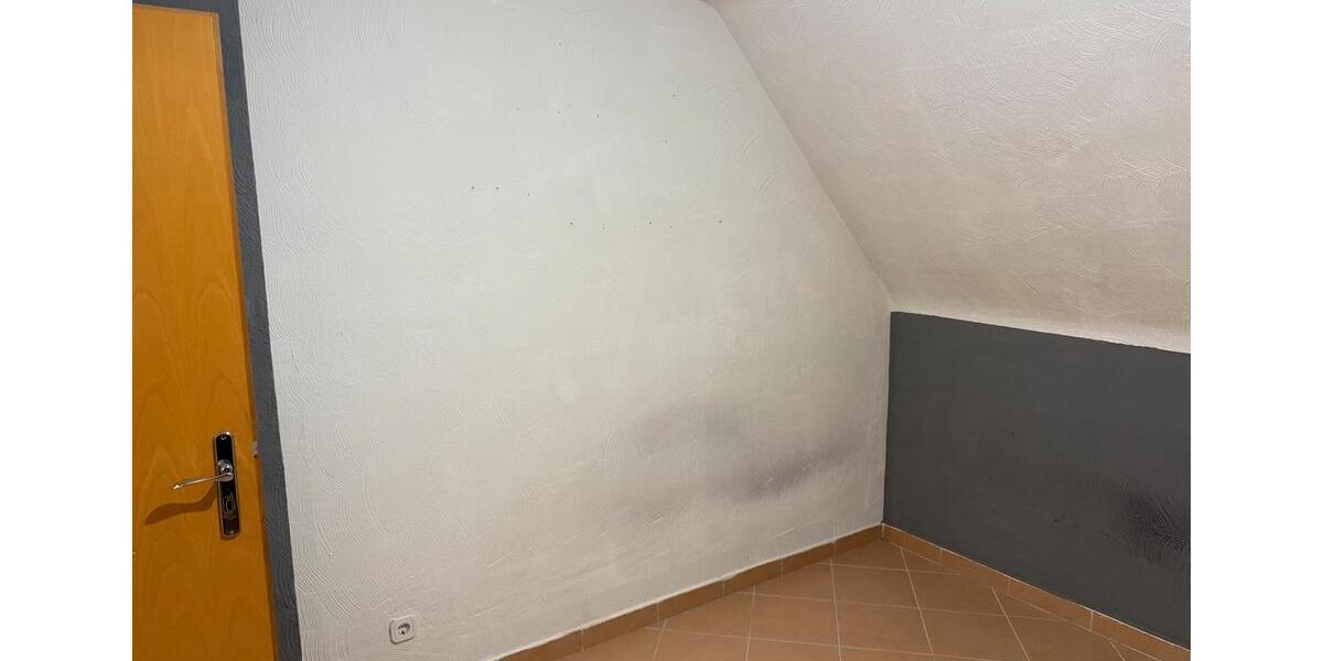 Dachgeschoßwohnung Werdohl - 3 Zimmer, 55 m&sup2;, 300&euro; | Angebot:25903140