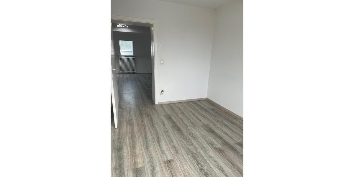 Dachgeschoßwohnung Bochum - 3.5 Zimmer, 70 m&sup2;, 520&euro; | Angebot:24850340