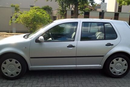 VW Golf 181.000 km 2.500 &euro; Lüdenscheid 58511