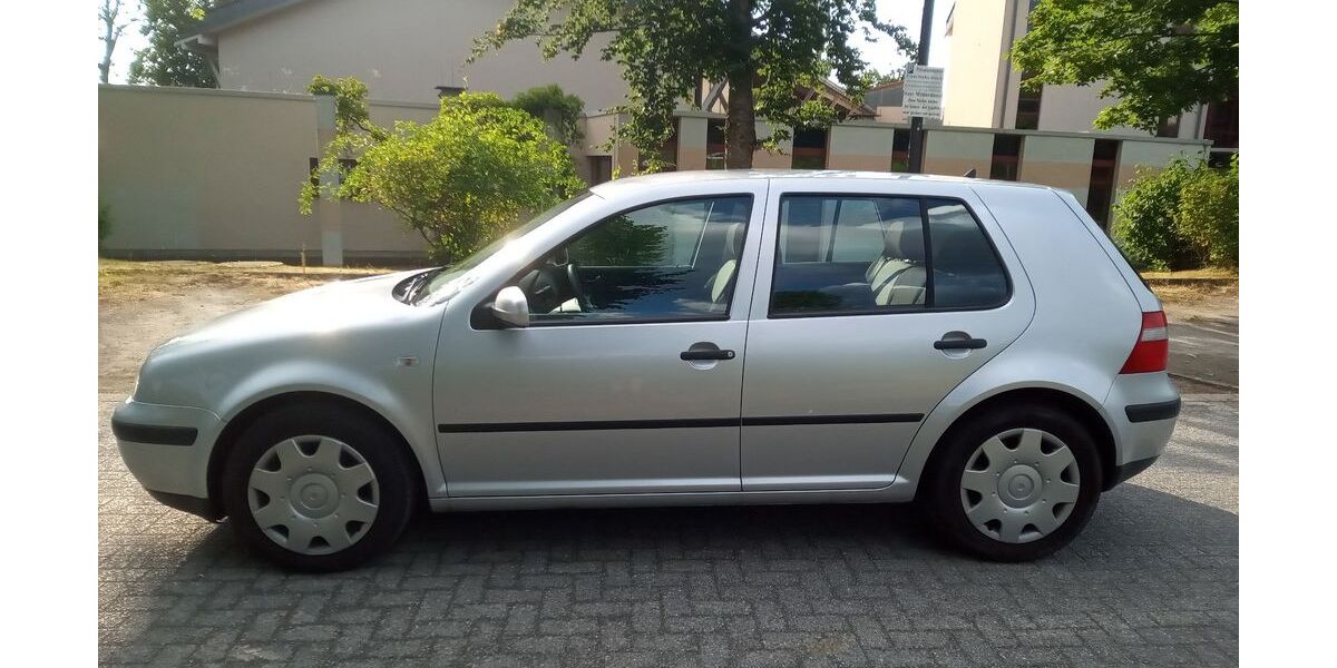 VW Golf 181.000 km 2.500 &euro; Lüdenscheid 58511