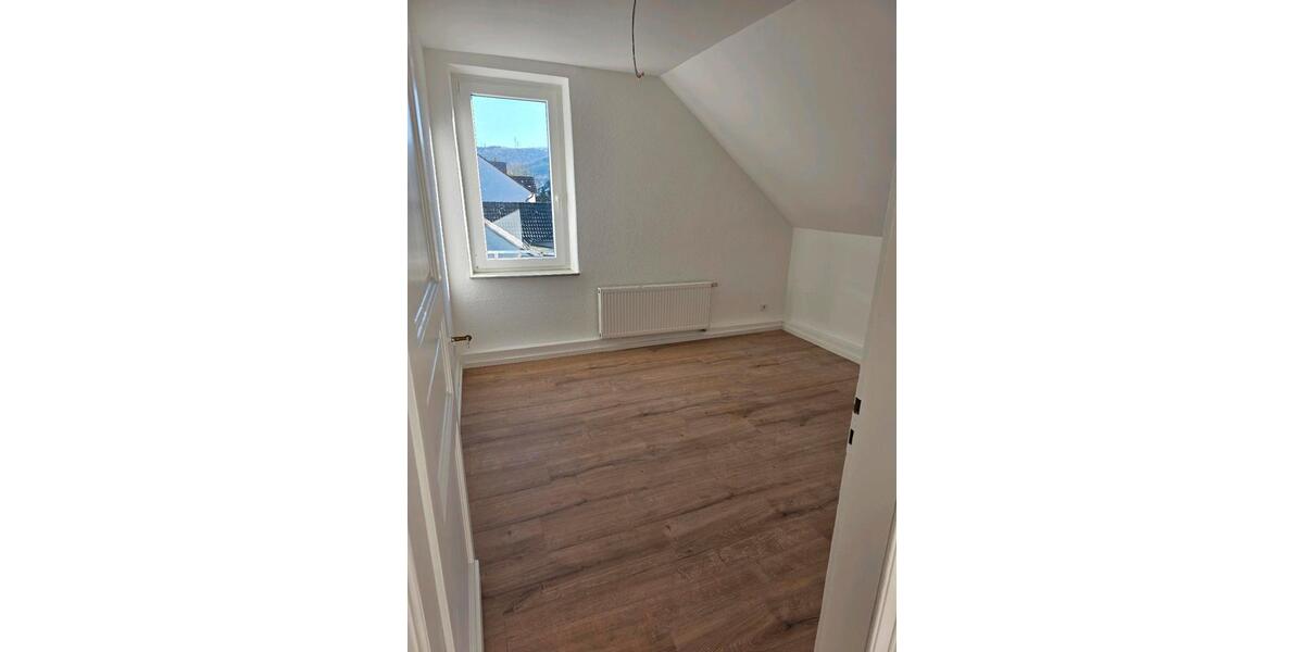 Dachgeschoßwohnung Hagen Hohenlimburg - 4 Zimmer, 87 m&sup2;, 570&euro; | Angebot:24916197