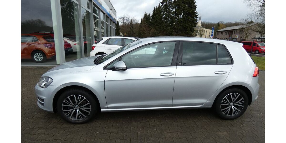 VW Golf 134.000 km 9.599 &euro; Bergkamen 59192