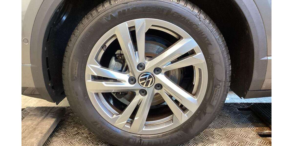 VW T-Roc R-Line 1.0 TSI NAVI KAMERA LED ALU GJR ACC A 39.950 km 21.988 &euro; Bergkamen 59192