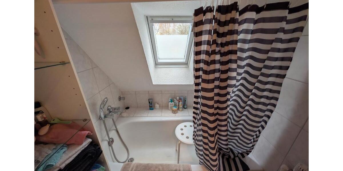 Dachgeschoßwohnung Bochum Querenburg - 3 Zimmer, 68 m&sup2;, 680&euro; | Angebot:26560395