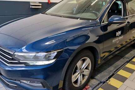 VW Passat Variant Business 2.0 TDI DSG NAVI AHK KAMER 240.415 km 13.288 &euro; Bergkamen 59192