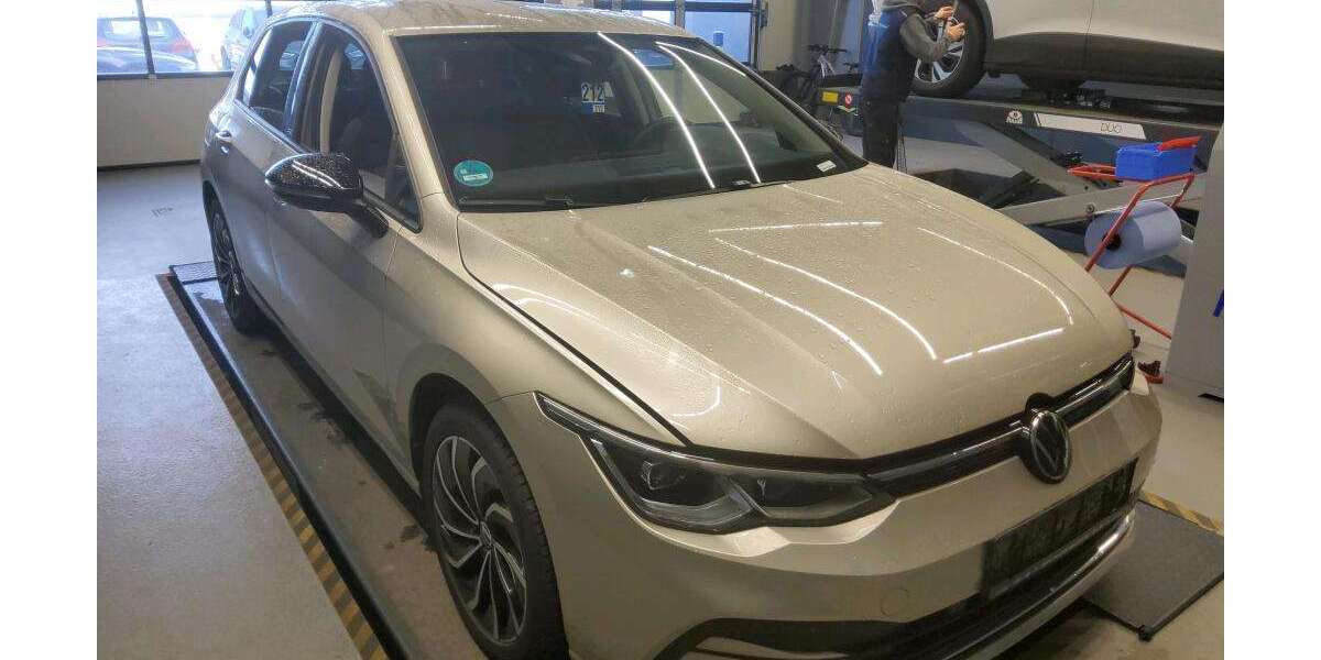 VW Golf MOVE 1.5 eTSI DSG NAVI AHK ALU ACC APS SITZHE 28.995 km 23.488 &euro; Bergkamen 59192