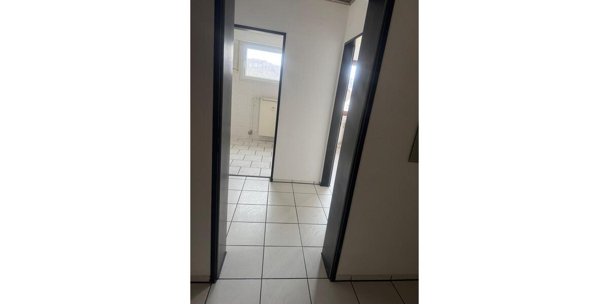 Etagenwohnung Hagen Hohenlimburg - 3 Zimmer, 84 m&sup2;, 850&euro; | Angebot:25875961