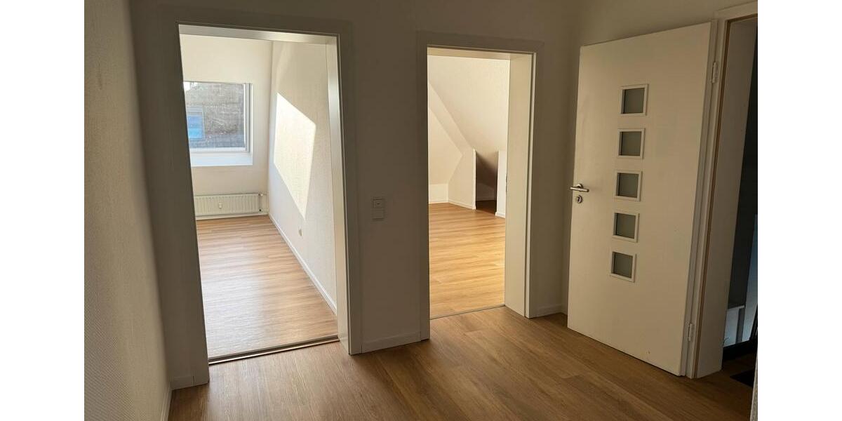 Dachgeschoßwohnung Iserlohn Sümmern - 3 Zimmer, 134 m&sup2;, 1.500&euro; | Angebot:24934997