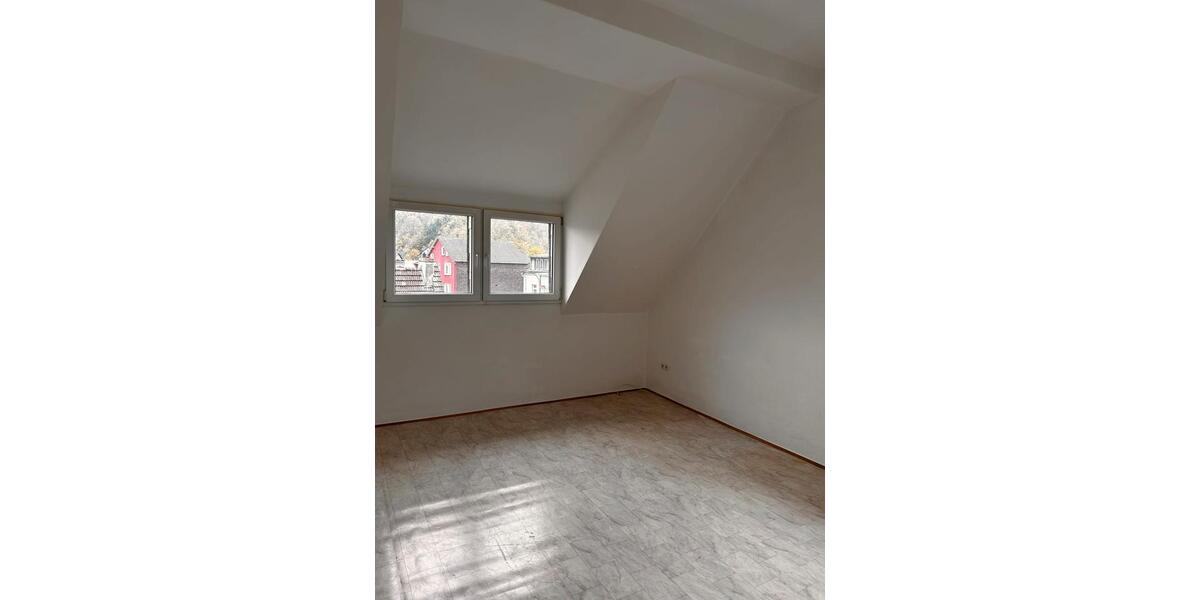 Dachgeschoßwohnung Werdohl - 5 Zimmer, 100 m&sup2;, 650&euro; | Angebot:27609104
