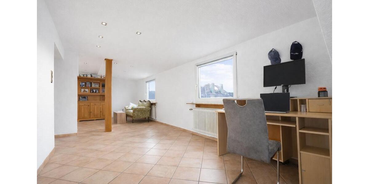 Dachgeschoßwohnung Hagen Hagen-Mitte - 3 Zimmer, 100 m&sup2;, 650&euro; | Angebot:25852223