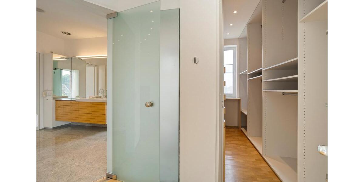 Einfamilienhaus Bochum Bochum-Mitte - 3 Zimmer, 220 m&sup2;, 2.200&euro; | Angebot:25655186