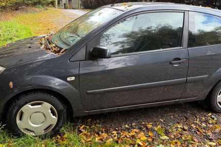 Ford Fiesta 95.000 km 2.350 &euro; Altena 58762