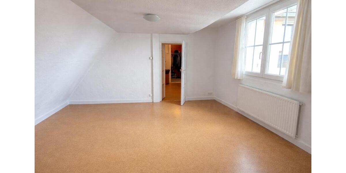 Dachgeschoßwohnung Unna - 4 Zimmer, 120 m&sup2;, 660&euro; | Angebot:25962699