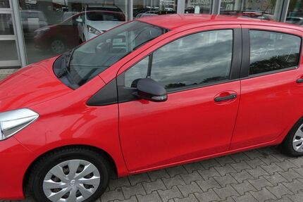Toyota Yaris 102.000 km 4.690 &euro; Bergkamen 59192