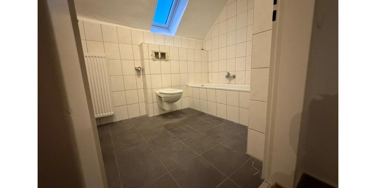 Dachgeschoßwohnung Fröndenberg (Ruhr) - 2 Zimmer, 63 m&sup2;, 480&euro; | Angebot:25647858