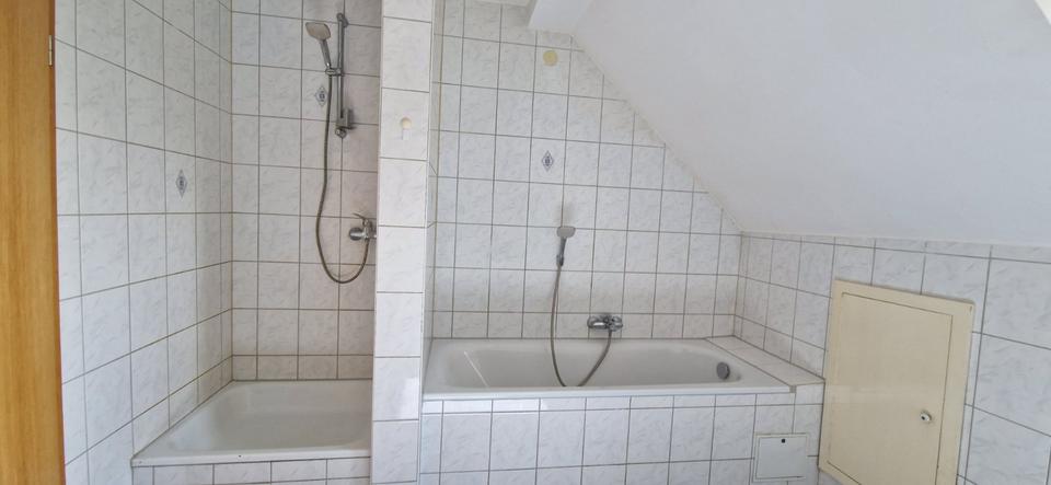 Dachgeschoßwohnung Witten - 4 Zimmer, 100 m&sup2;, 850&euro; | Angebot:25921631