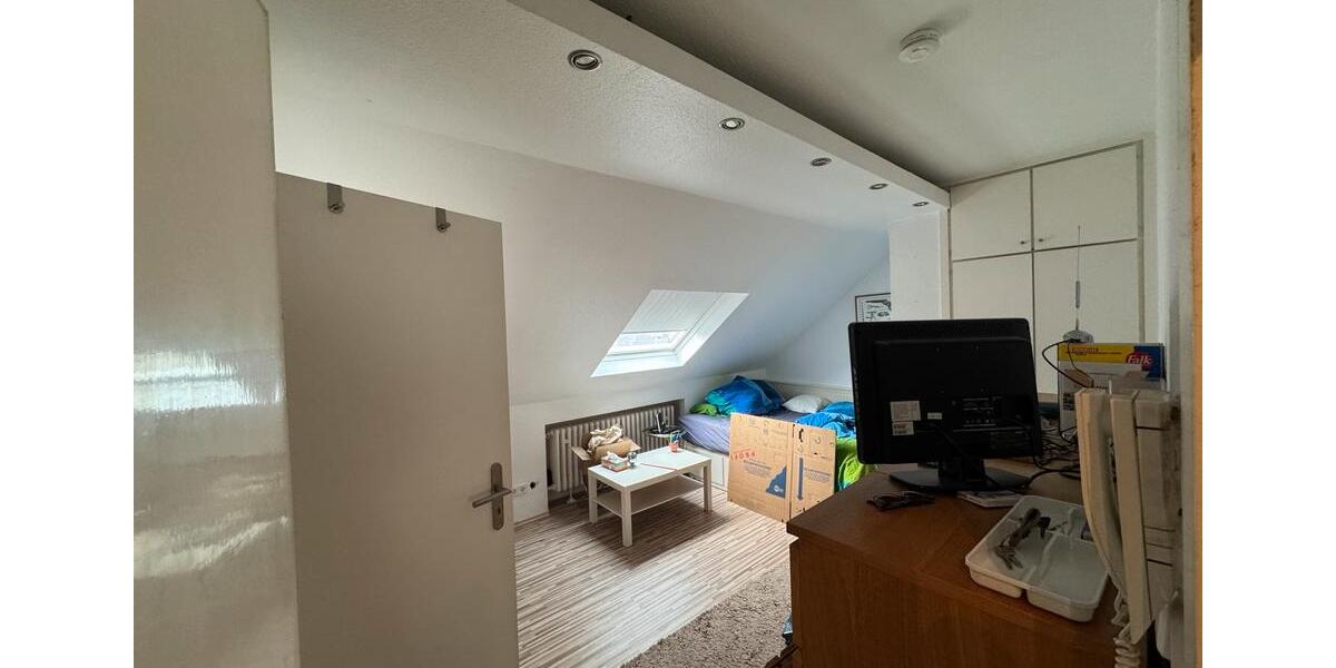 Dachgeschoßwohnung Bochum Altenbochum - 1 Zimmer, 25 m&sup2;, 300&euro; | Angebot:26023948