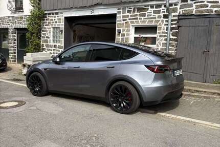 Tesla Model Y 24.391 km 45.999 &euro; Lüdenscheid, Stadt 58513