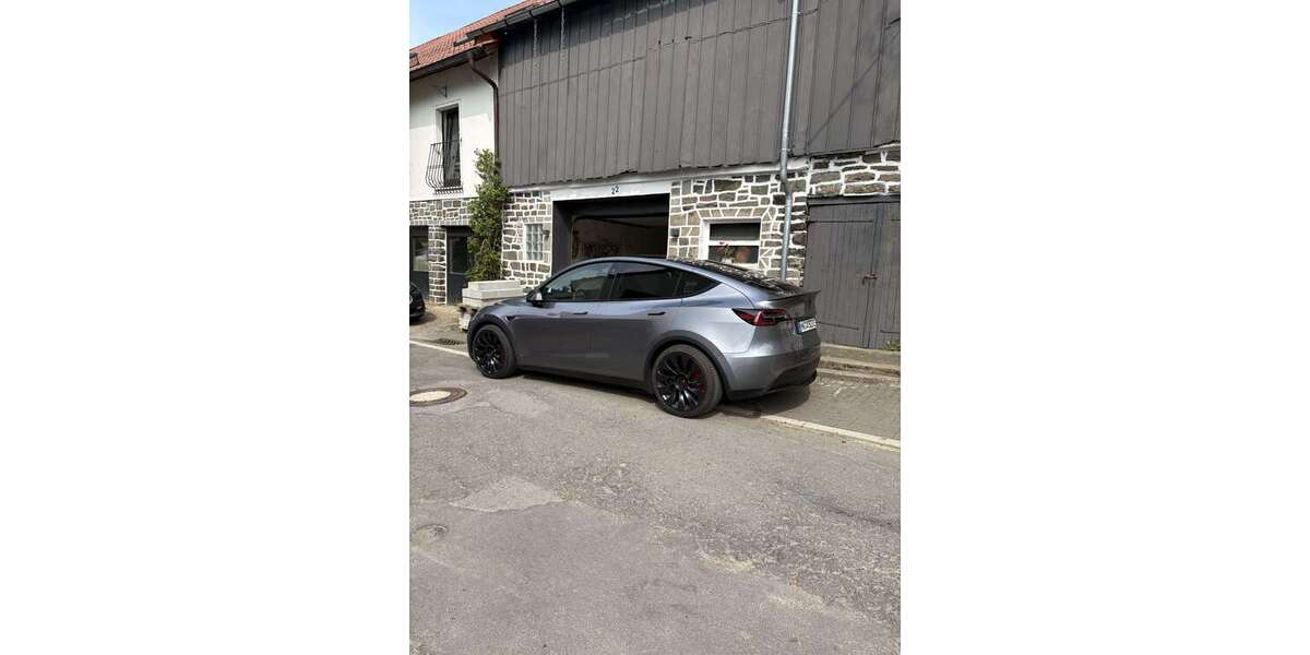 Tesla Model Y 24.391 km 45.999 &euro; Lüdenscheid, Stadt 58513