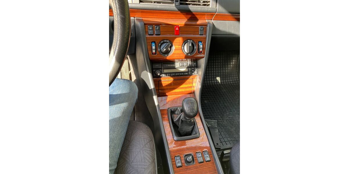 Mercedes-Benz E 220 118.000 km 10.500 &euro; Dortmund 44227