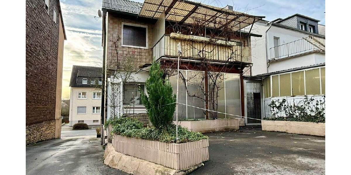 Einfamilienhaus Menden Mitte - 6 Zimmer, 169 m&sup2;, 210.000&euro; | Angebot:25706735