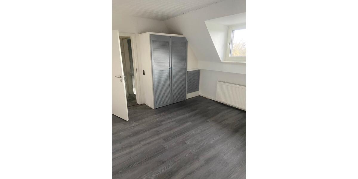 Dachgeschoßwohnung Bochum Günnigfeld - 3 Zimmer, 79 m&sup2;, 650&euro; | Angebot:25962506