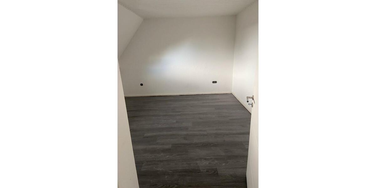 Dachgeschoßwohnung Bochum Günnigfeld - 3 Zimmer, 79 m&sup2;, 650&euro; | Angebot:25962506