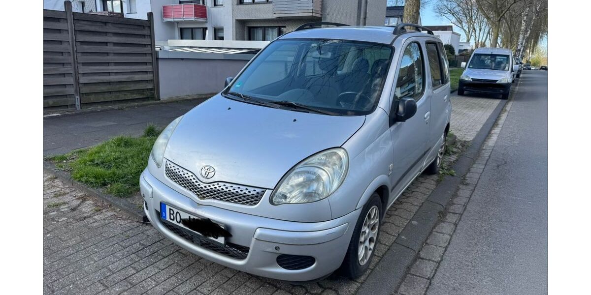 Toyota Yaris 188.000 km 2.299 &euro; Bochum 44805