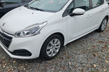 Peugeot 208 121.122 km 6.150 &euro; Gevelsberg 58285