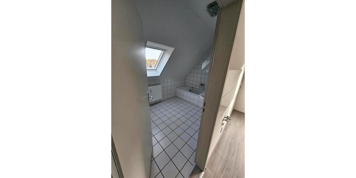Dachgeschoßwohnung Hagen Hagen-Mitte - 1.5 Zimmer, 70 m&sup2;, 550&euro; | Angebot:25023226