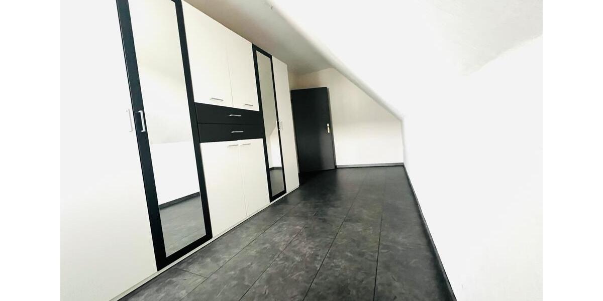 Dachgeschoßwohnung Menden (Sauerland) - 4 Zimmer, 80 m&sup2;, 179.000&euro; | Angebot:24750548