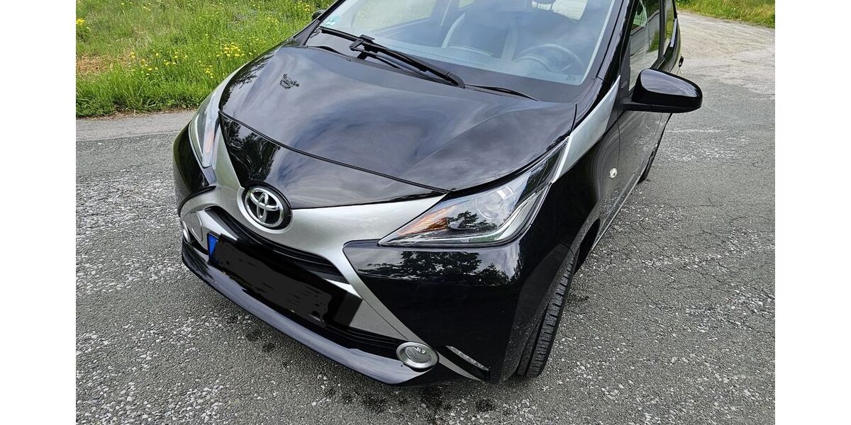 Toyota Aygo (X) 120.000 km 5.950 &euro; Iserlohn 58638
