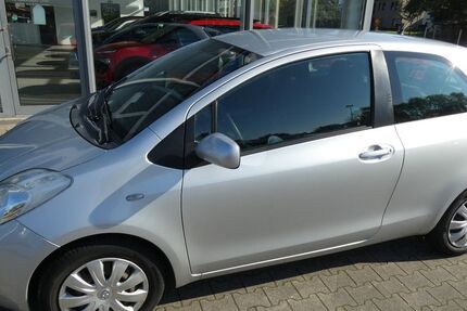 Toyota Yaris 82.000 km 4.800 &euro; Bergkamen 59192