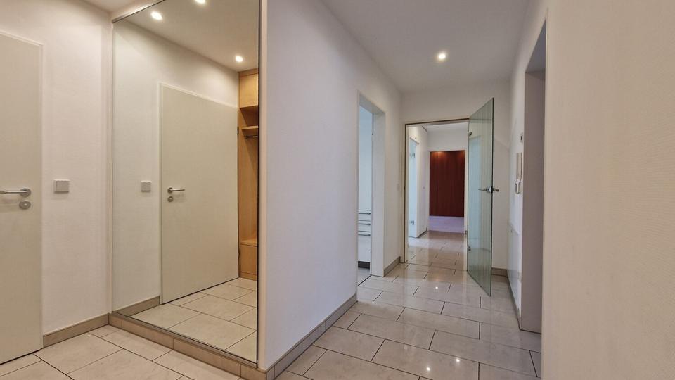 Erdgeschoßwohnung Iserlohn - 5 Zimmer, 180 m&sup2;, 1.600&euro; | Angebot:24791702